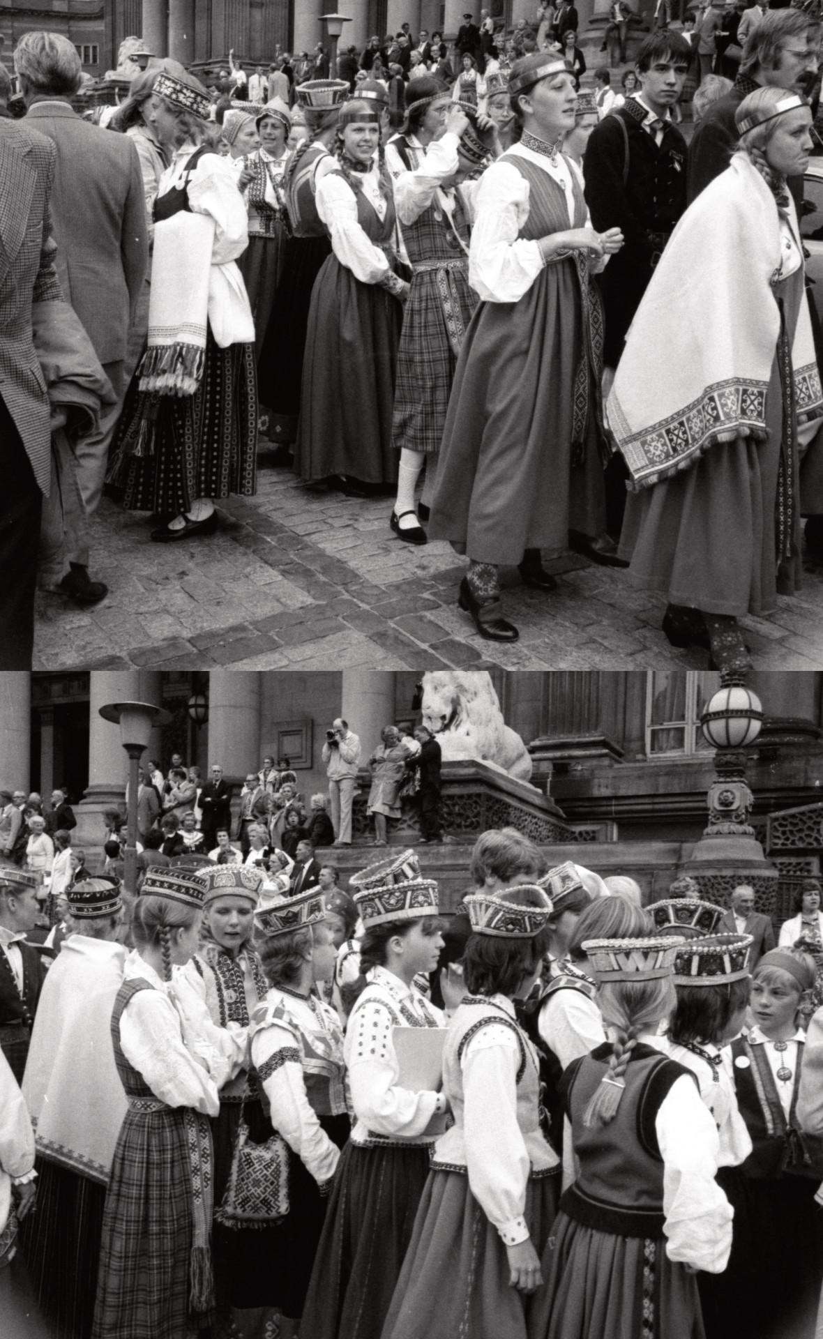 Pirms svētku gājiena 5. Eiropas latviešu dziesmu svētkos Līdsā, pie pilsētas rātsnama, 1982. gada 1. augusts.