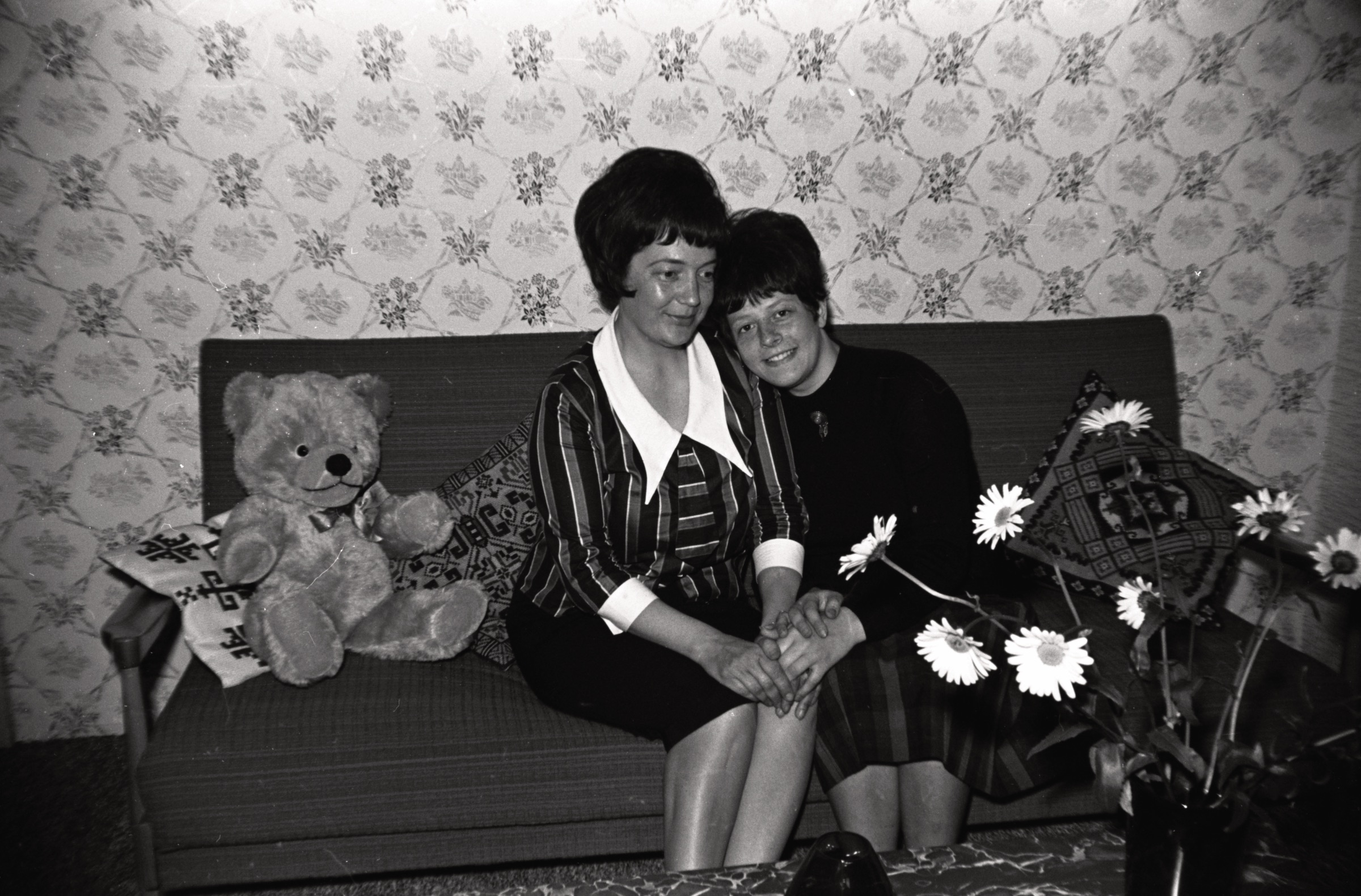 Austra Korps ar meitu Ilonu Uskali (labajā pusē), 1964. gads.