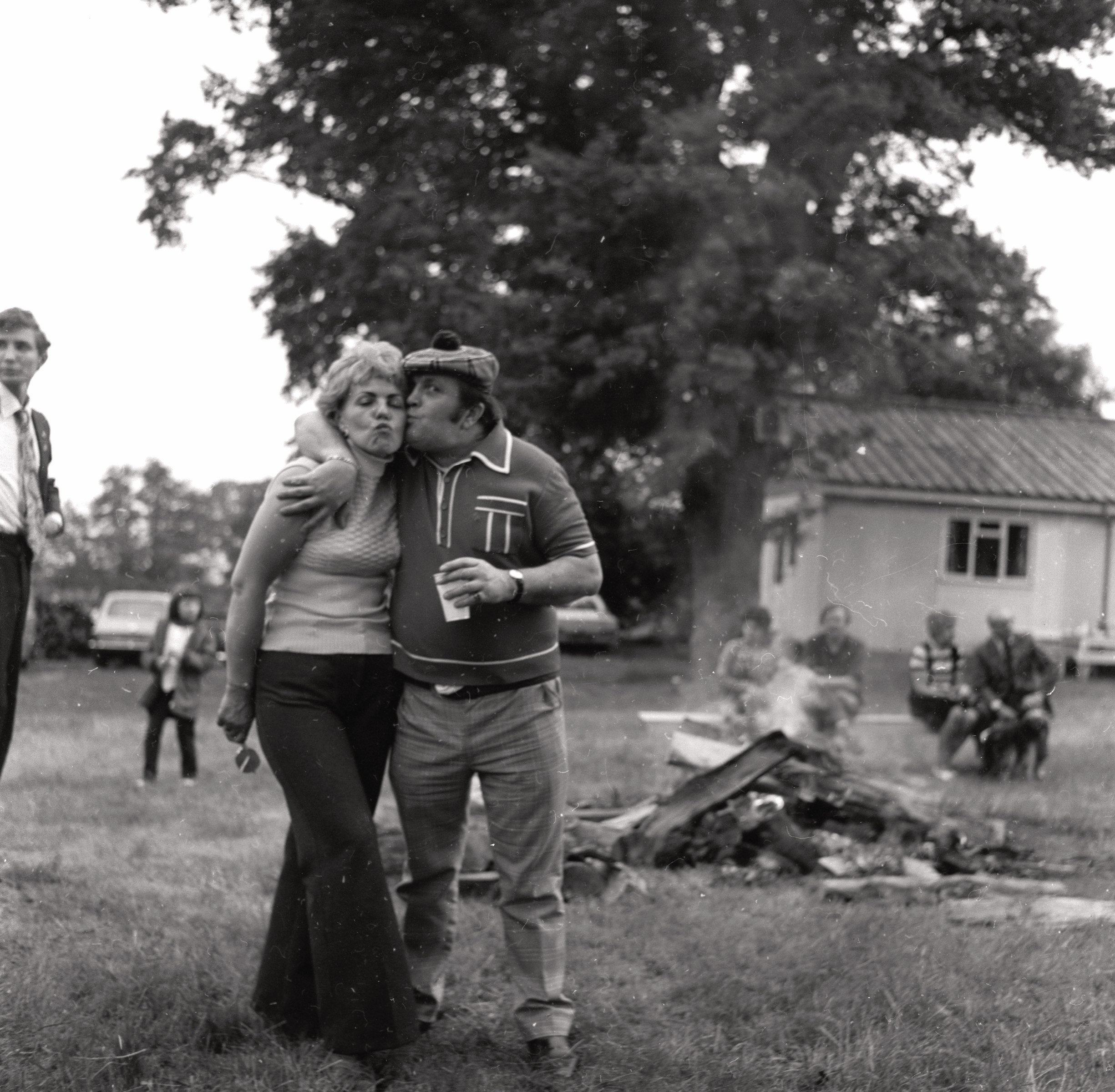 Jāņu bērni LNPL Latviešu mājā Almelijā, Herefordšīrā, 1973. gada jūnijs.