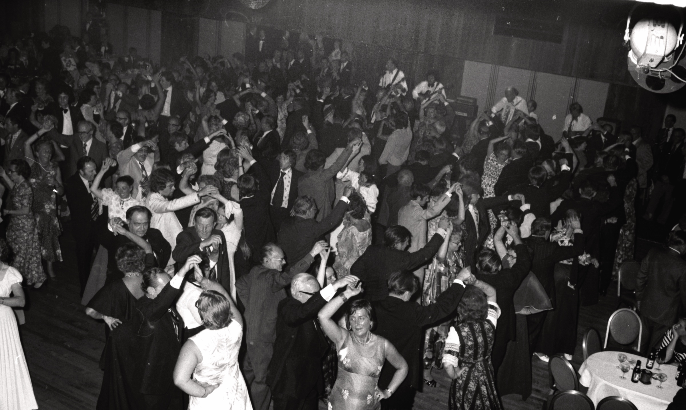 Dejotāji Anglijas latviešu sarīkojumā, 1970. gadi.